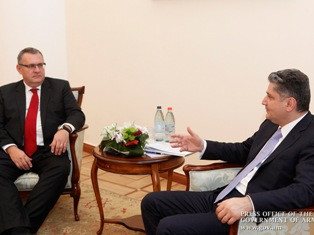 Armenia PM and EU representative discuss bilateral ties