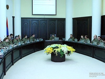 Զինվորական համազգեստով «փափկասուն կանանց» կին ազատամարտիկը ամոթանք տվեց