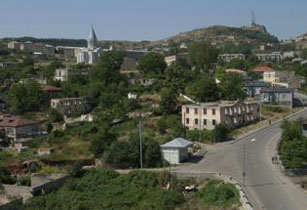 «Ժամանակ». Ռուբեն Հայրապետյանը շքեղ առանձնատուն է կառուցում Շուշիում