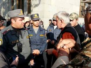 Ոստիկանության հայտարարությունը. Երկու տասնյակից ավելի ակտիվիստ է բերման ենթարկել