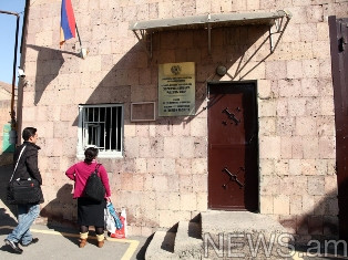 Հարազատները սնունդ են փոխանցում ձերբակալվածներին. տեսակցությունն արգելված է (ֆոտ