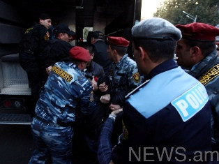 «Ժողովրդին շղթայով էս կողմ, էն կողմ էին տանում, մինչև իրենց պետք եղած մարդուն գտ