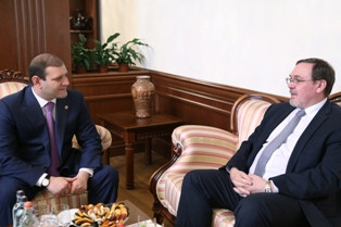 Տարոն Մարգարյանը հանդիպել է Ռուսաստանի դեսպանի հետ