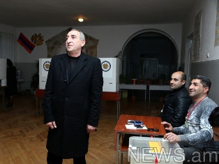 ԲՀԿ թեկնածուն քվեարկեց, որ արարատցիները հպարտ, ժպտալով ման գան (ֆոտո)