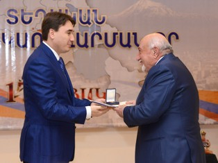 2013 թվականի լավագույն համայնքներ են ճանաչվել Էջմիածին եւ Ռինդ համայնքները