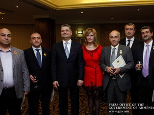 Վարչապետը շնորհավորել է երիտասարդներին