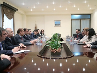 Անձամբ իմ մասնակցությունը կունենամ Երեւանի եւ Ուրուգվայի քաղաքների միջեւ համագոր