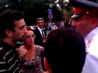 Քաղաքացին չի՞ կարող պահանջել, որ իր հետ «Դուք»-ով խոսեն. ոստիկանությունը մերժել