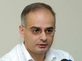 ՀԱԿ. Հայաստանի կառավարությունը ստիպում է գործարարներին դրամարկղերը գնել երեք անգ