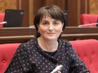 Իմ հետ նորմալ տոնով չեն խոսել,ես էլ պատասխանել եմ.  Ինչո՞ւ են վիճաբանել Կարինե Ա