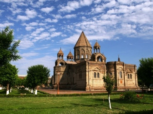 «Մայր Աթոռ Սրբ. Էջմիածին» եկեղեցու տարածքում հրդեհ է բռնկվել