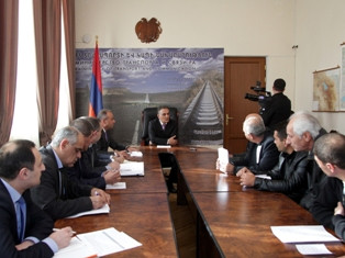 Բեգլարյանը տաքսու վարորդներին խոստացել է աշխատանքի հավասար պայմաններ