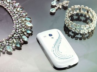 Վաճառքում է հայտնվել Samsung Galaxy S III mini-ն՝ «Սվարովսկի» քարերով