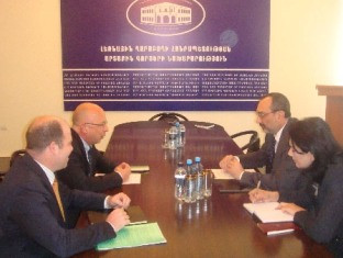 ԼՂՀ ԱԳ նախարարն ընդունել է Կարմիր Խաչի օպերատիվ գործունեության վարչության ղեկավա