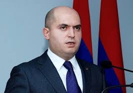 «Իրատես de facto». Հայերենը պաշտոնական լեզու, ռուսերենը՝ աշխատանքային. Աշոտյանի