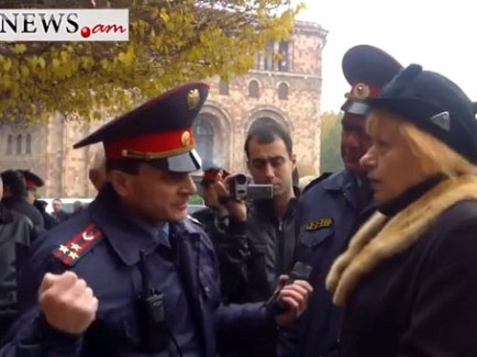«Բոլորդ իմ դուշմաններն եք». քաղաքացիների եւ Երեւանի փոխոստիկանապետի վեճը
