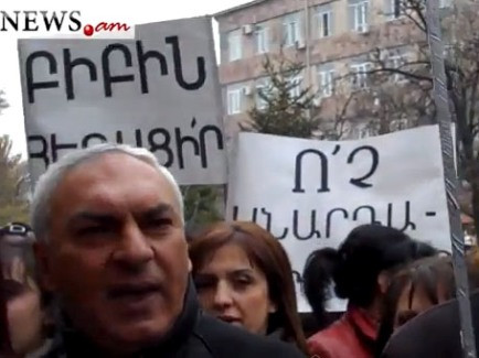 «Ռուսաստանից եկել ա, մեր հայերին առ ա համարում». ՀԷՑ-ի աշխատակիցները պահանջում ե