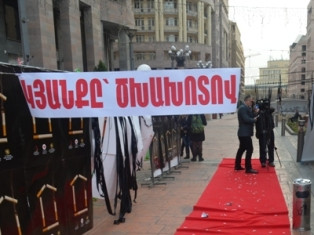 Ծխախոտդ նետիր աղբարկղը, կոնֆետ ստացիր նվեր. ծխելու դեմ ակցիա Հյուսիսային պողոտայ