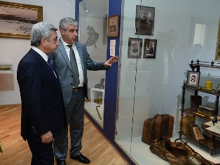 Սերժ Սարգսյանն այցելել է Չարենցի անվան թանգարան (ֆոտո)