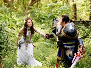 Համակարգչային խաղերի երկրպագուները Warcraft-ի հագուստներով պսակադրություն են կազ