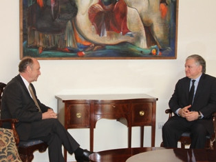 Armenia looks toward expanding ties with Netherlands