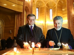 Երեւանի քաղաքապետն այցելել է Մոսկվայում Հայ առաքելական եկեղեցու նորակառույց համա