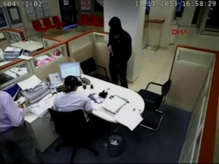 Թուրքիայում երիտասարդը բանկը թալանելուց հետո հեռացել է քաղաքային տրանսպորտով