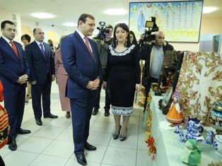Տարոն Մարգարյանն այցելել է Մոսկվայի Լազարյանների անվան կրթահամալիր, որտեղ սովորո