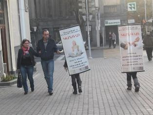 «Ծխախոտը  քո, իմ եւ բոլորի թշնամին է». լուսային վահանակներով ակցիա Երեւանում