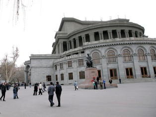 Ազատության հրապարակը ոստիկանական շրջափակման մեջ է (ֆոտո)
