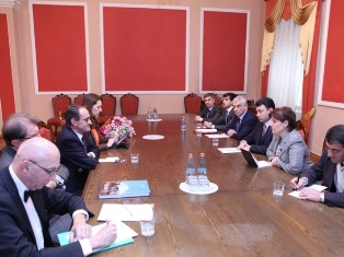 ԱԺ փոխնախագահը Ֆրանսիայի պատգամավորների հետ քննարկել է հայ-ֆրանսիական բարեկամակա