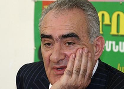 «Հրապարակ». Պուտինի այցից հետո պաշտոնյաները հինգ հոգով յոթ երգ են երգում