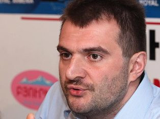 Արգիշտի Կիվիրյանի գործով հիմնական «տուժող» ոստիկանը վթարի է ենթարկվել