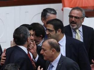 Թուրքիայի խորհրդարանում ծեծկռտուք է տեղի ունեցել (ֆոտո)