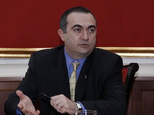 Թեւան Պողոսյանը բողոք է ներկայացնելու «Աէրոֆլոտին» օդանավում հնչած ադրբեջաներեն