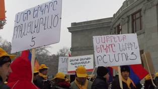 «Նախախորհրդարանի» անդամներն ու Հայրիկյանը ողջունեցին միմյանց ամեն մեկն իր երթը ս