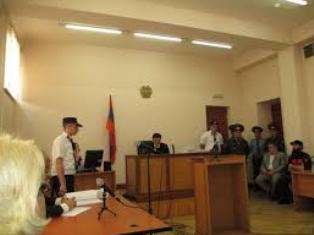 Բանդայի գործով ամբաստանյալ մայրը խոստանում է երկուշաբթի ինքնասպան լինել