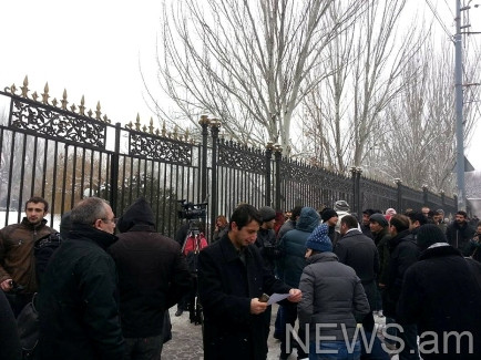 Ակտիվիստները ընդդիմադիր պատգամավորներին կոչ արեցին մանդատները վայր դնել
