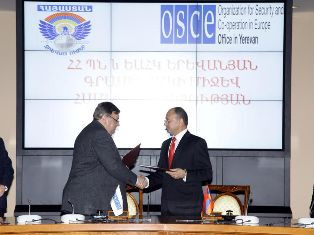 Armenia MOD and OSCE Yerevan Office sign 2014 Cooperation Program