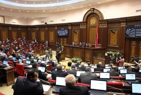 «168 ժամ». Իշխանությունները հանձնում են պետությունը