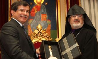 Դավութօղլուն հանդիպել է Պոլսո հայոց փոխպատրիարքի հետ