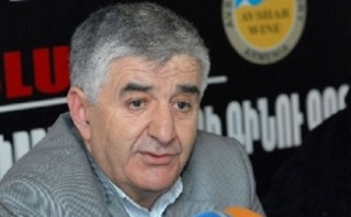 «Առավոտ».  Դիմել է ՀՔԾ պետին՝ Սյունիքի նախկին մարզպետ Սուրիկ Խաչատրյանին ձերբակա