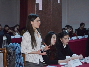 «Հայտնիր քո կարծիքը». Երիտասարդները հաղորդակցվել են բանավեճի արվեստի հմտությունն