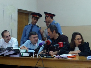 Հակոբյանները դատին չեն ներկայացել. դերասանի ֆրանսիացի փաստաբանը միջնորդություն է
