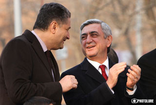 «Իրատես de facto». Նախագահը Տիգրան Սարգսյանին հորդորել է «անդարդ գլուխը նոր դարդ