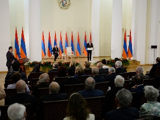 Նախագահականում հանձնել են 2013 թվականի մրցանակները