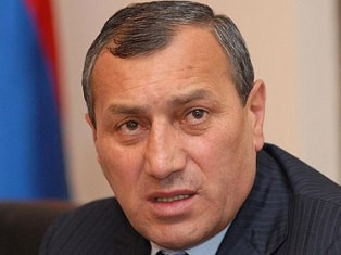 Սուրիկ Խաչատրյանի եղբորորդին եւ տուժողը ներկայացել են ոստիկանություն
