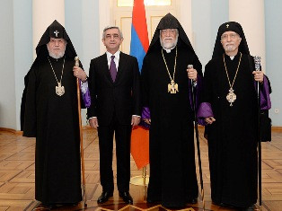 Սերժ Սարգսյանը հայոց կաթողիկոսների հետ քննարկել է հայոց եկեղեցիների դերը տարբեր