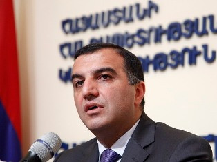 Պարտադիր, բայց ոչ պարտադրված. Ինչպես է մեկնաբանում Արտեմ Ասատրյանը Հովիկ Աբրահամ
