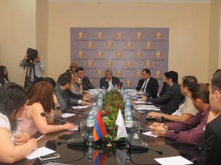 Փաստաբանները ՀՀ ՍԴ նախագահի եւ գլխավոր դատախազի հետ քննարկել են սահմանադրական բա